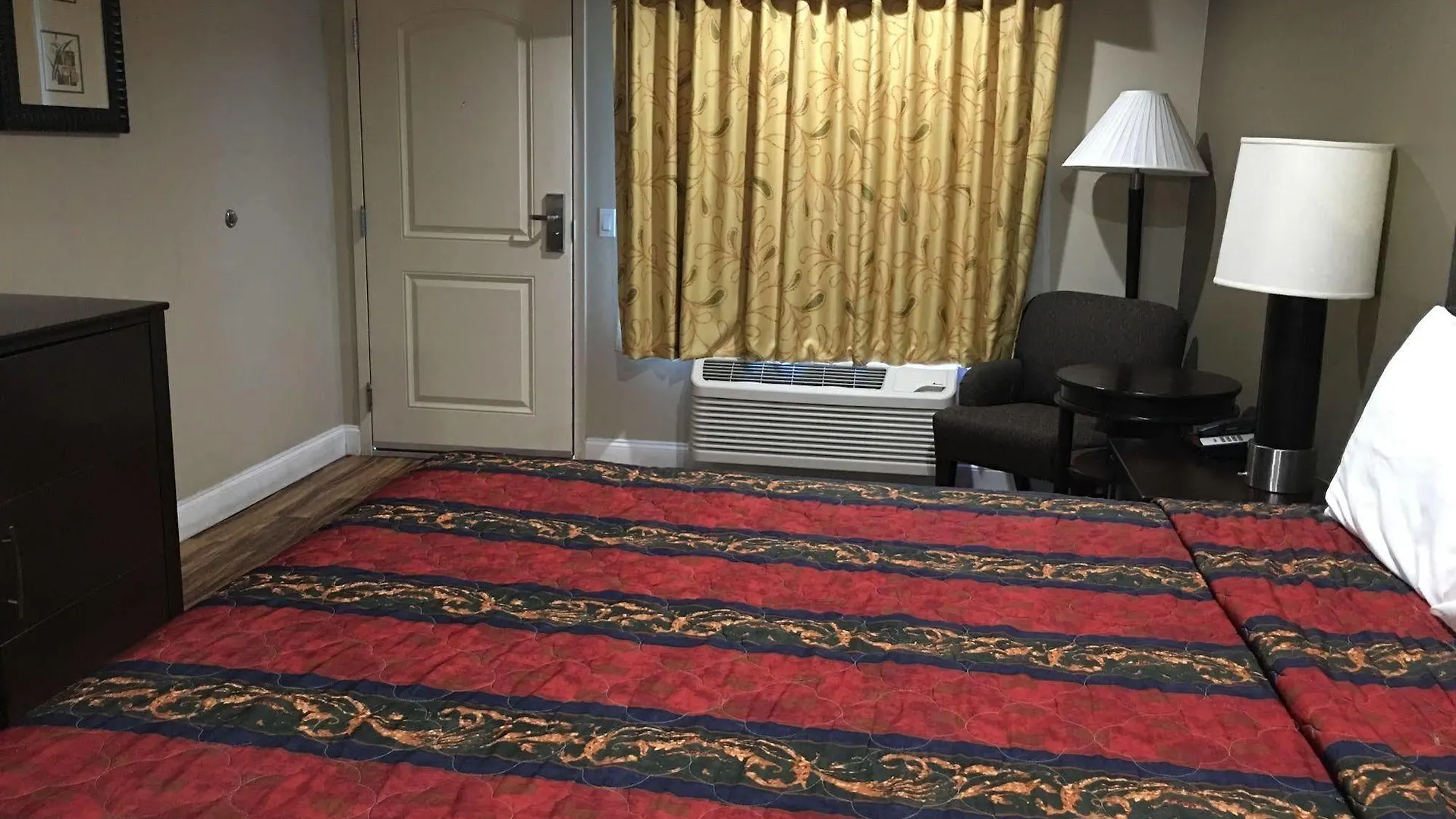 Anaheim Lodge 2*,